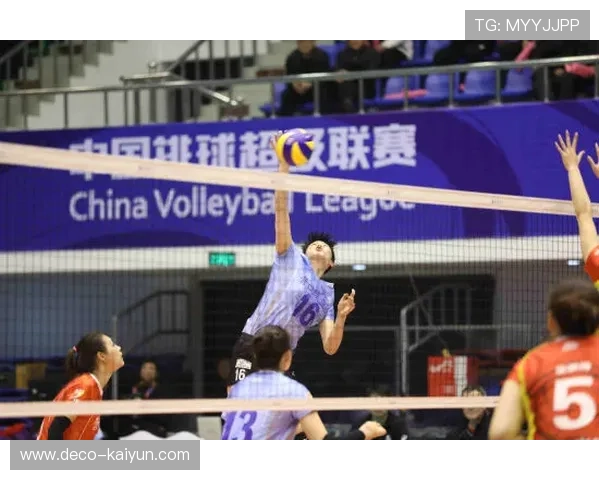 Unrivaled联赛场地标准：49.2英尺乘72英尺全尺寸场地进行3对3比赛